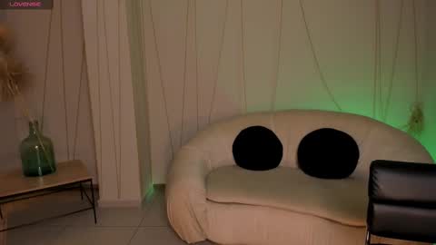 Molly Sunders online show from February 19, 8:20 pm