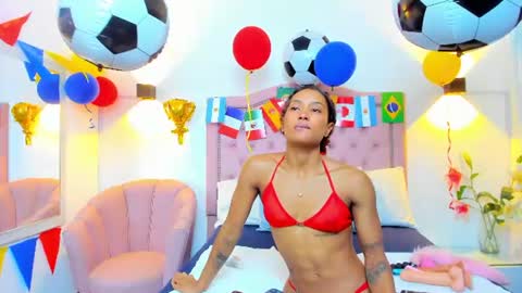 molyrestrepo online show from June 30, 8:41 pm