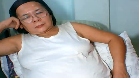 mombastic55 online show from August 3, 9:04 am