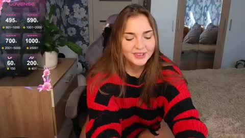 Snapshot of momiji_i chatting on October 4, 10:43 am Leah online show from October 4, 10:43 am