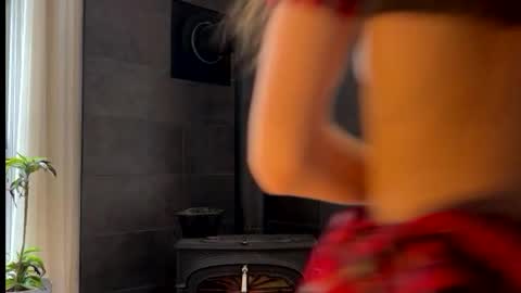 Mia  online show from February 5, 2:53 pm