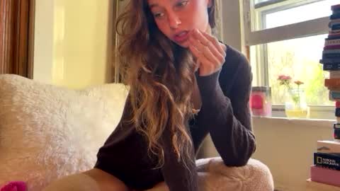 Mia  online show from October 21, 1:26 pm