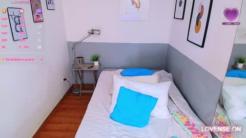 Daphne  online show from January 23, 8:13 pm