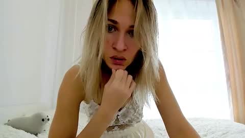 Mona online show from November 2, 8:29 am