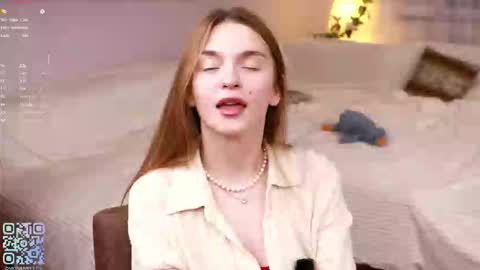 Snapshot of monabrickell chatting on October 10, 10:58 pm Mona online show from October 10, 10:58 pm