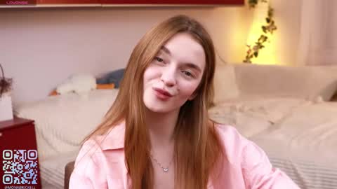 Snapshot of monabrickell chatting on October 9, 7:40 pm Mona online show from October 9, 7:40 pm