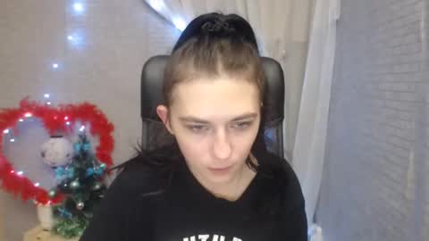 monakali online show from December 11, 7:20 am