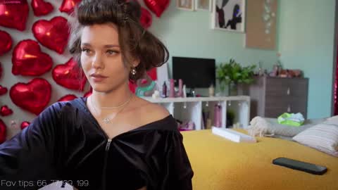 Snapshot of moni_carroll chatting on March 2, 1:20 pm Monia Help me get 20000 subscribers online show from March 2, 1:20 pm