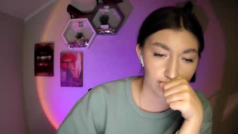 sweet girl and shine body online show from September 27, 12:23 pm