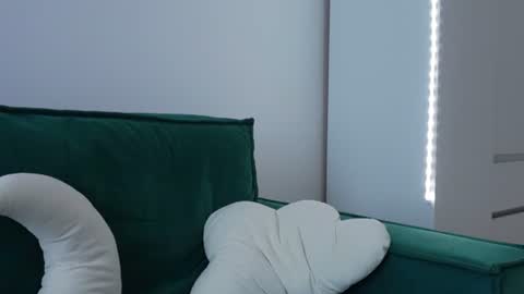 Mary online show from August 7, 10:33 am