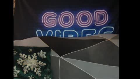 im Model Independent     you can support me with a followtip and thumbs up please its important for  you online show from September 16, 6:21 am