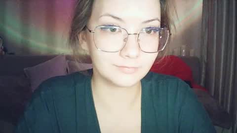 moodiemira online show from March 5, 2:18 am