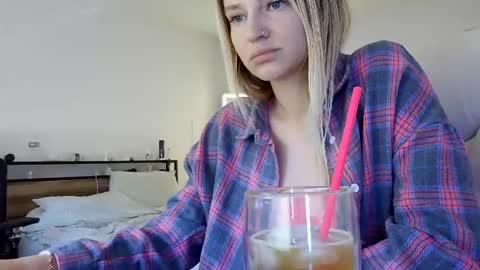moon_light_girl online show from June 12, 5:54 pm