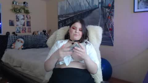 Keira online show from April 2, 11:51 am