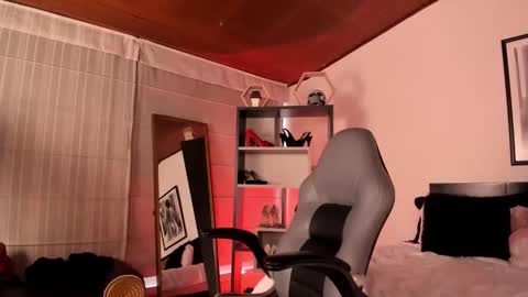 Michelle online show from December 19, 1:25 pm