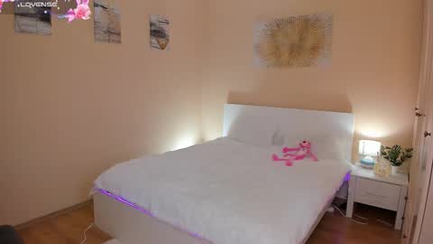 Mia online show from February 20, 12:18 pm