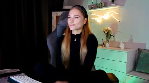 Snapshot of mrstenderbeast chatting on February 22, 9:32 pm YOUR OWNER online show from February 22, 9:32 pm