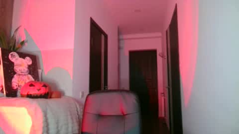 ms_sophiee online show from November 5, 8:36 pm