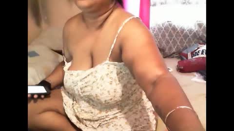 Snapshot of munniegalz1 chatting on February 19, 6:22 am your angel online show from February 19, 6:22 am