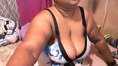 Snapshot of munniegalz1 chatting on March 2, 1:04 am your angel online show from March 2, 1:04 am