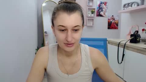 Snapshot of muriel_elvin chatting on September 12, 9:40 am muriel_elvin online show from September 12, 9:40 am