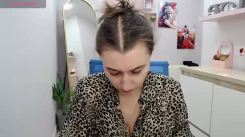 Snapshot of muriel_elvin chatting on October 6, 9:15 am muriel_elvin online show from October 6, 9:15 am