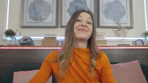 Luna  online show from February 4, 9:29 pm