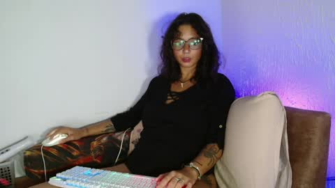 myamillor online show from April 4, 8:40 pm