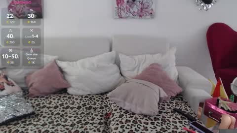 Myrna Sessions online show from October 9, 8:57 pm