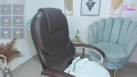 mystic_nova_ online show from April 1, 1:41 pm