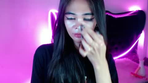 Krestine Mae online show from December 20, 7:40 pm