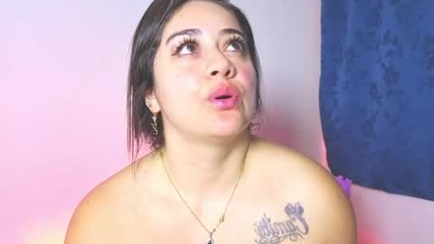 Nahomi  online show from March 25, 12:30 pm