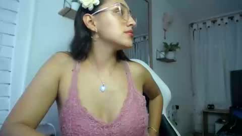 Snapshot of naia_stant chatting on February 3, 10:54 pm Naia online show from February 3, 10:54 pm