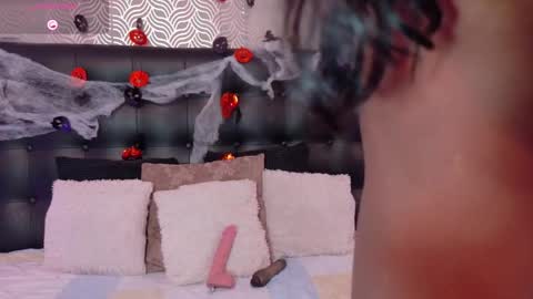 naiaramasson_ online show from October 29, 12:31 pm