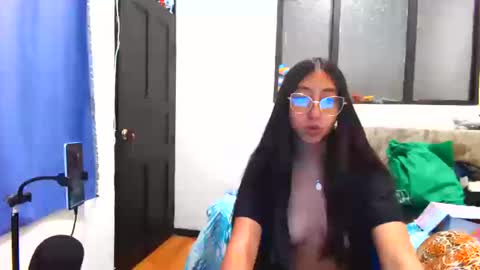 Snapshot of nanilux_1 chatting on October 16, 12:35 am nanilux_1 online show from October 16, 12:35 am