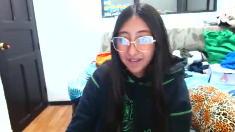 Snapshot of nanilux_1 chatting on October 17, 11:30 pm nanilux_1 online show from October 17, 11:30 pm