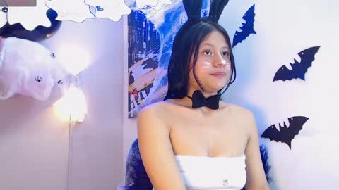 Snapshot of naomi_delux_hm chatting on October 10, 1:43 am NAOMI online show from October 10, 1:43 am