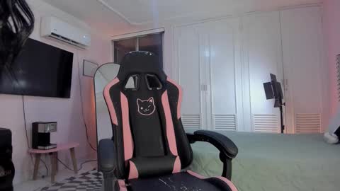 Heidy  online show from December 1, 5:22 am