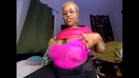 Naomigiirl6 online show from January 18, 12:57 pm