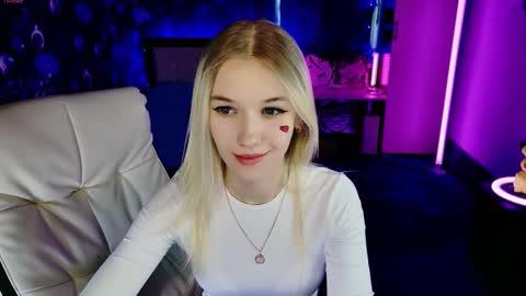 naomihita online show from March 8, 2:32 pm