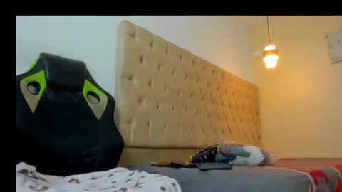 naomis_35 online show from December 22, 7:28 pm