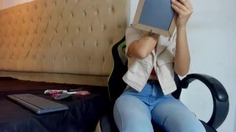 naomis_35 online show from February 4, 7:39 pm