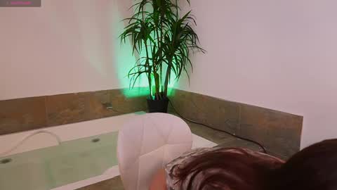Naomi online show from May 28, 2:04 pm