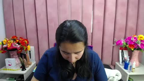 Snapshot of naomyprinces_ chatting on December 3, 1:32 pm Bulma Heidi online show from December 3, 1:32 pm