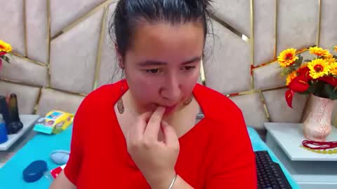 Snapshot of naomyprinces_ chatting on February 14, 1:40 pm Bulma Heidi online show from February 14, 1:40 pm