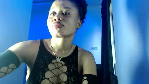 ella online show from November 28, 9:34 am