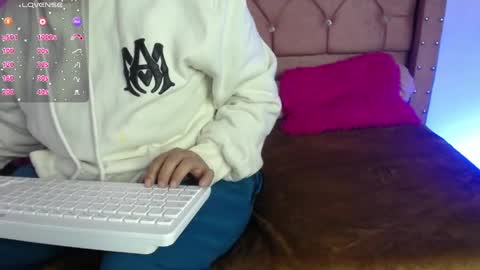 nat_evans8 online show from May 20, 3:25 am