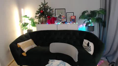 natalee_love online show from December 19, 12:37 am