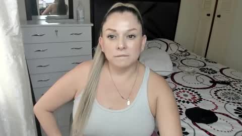 natalia5560 online show from December 3, 8:22 pm