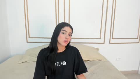 Snapshot of natalia_aguirre chatting on January 25, 12:30 pm Naty  online show from January 25, 12:30 pm